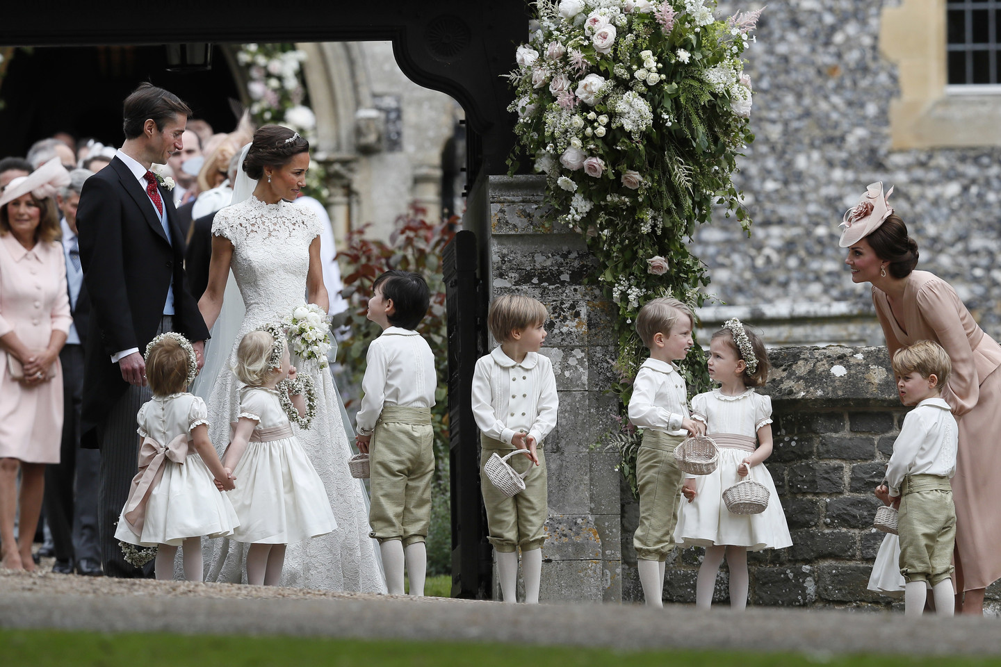  Pippa Middleton susituokė su finansininku Jamesu.<br> AP nuotr.