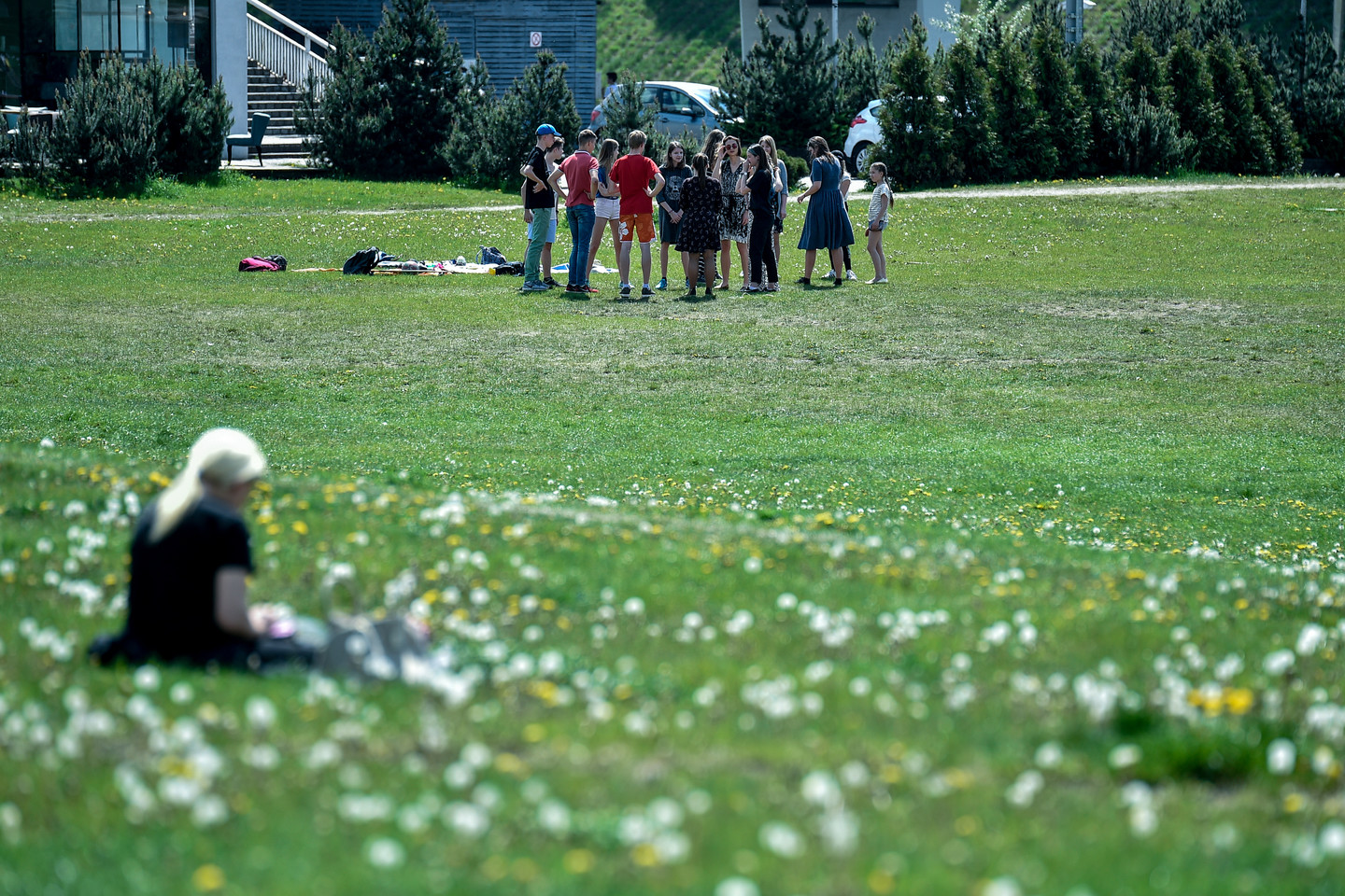  Vasaros išsiilgę poilsiautojai mėgavosi saulės spinduliais.<br> V.Ščiavinsko nuotr.