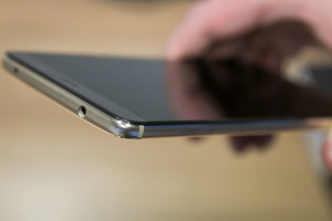 Trys jaunos plėšikės atėmė iš 15-metės telefoną