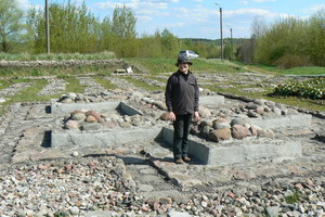 Tremtinė sukūrė stebuklą - viena pastatė kvapą gniaužiantį monumentą pokario laisvės karžygiams