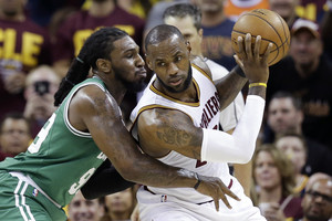 Po siaubingų LeBrono Jameso rungtynių – saldi „Celtics“ pergalė: viską lėmė kamuolio šokis
