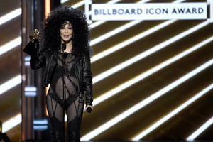 71-erių Cher toliau laužo standartus: pademonstravo puikią figūrą ir neblėstančią jaunystę