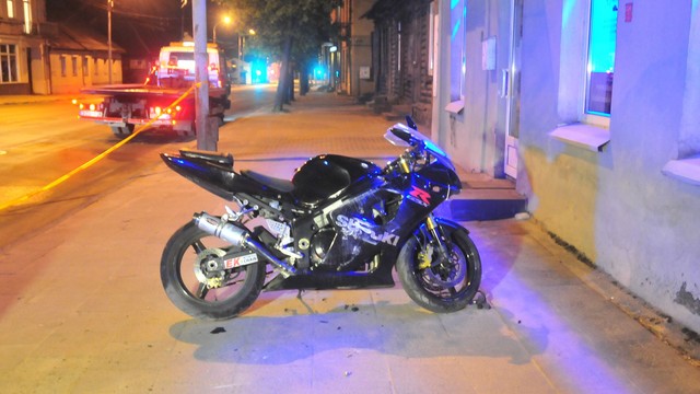 Tragiška avarija Vilniuje: partrenkta motociklo naktį žuvo moteris