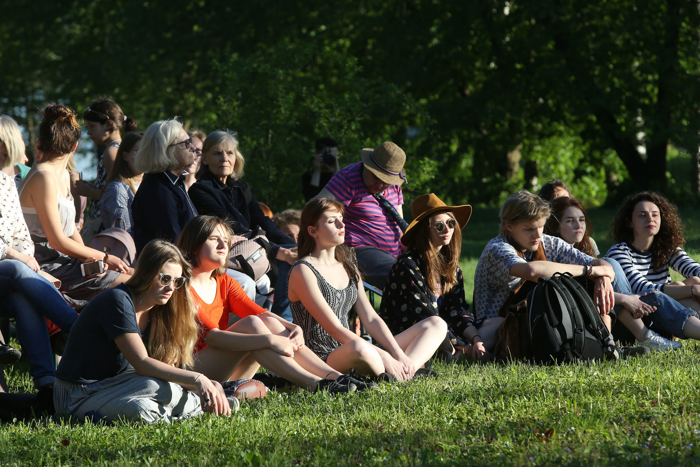 Sekmadienį sostinės Vingio parke įsikūrusiame VU botanikos sode įvyko skaitymai prie laužo.<br>R.Danisevičiaus nuotr.