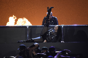 „Billboard“ apdovanojimuose - seksualus Nicki Minaj šou ir naujas Miley Cyrus įvaizdis