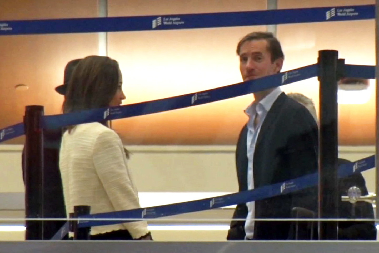  Pippa Middleton su vyru pastebėta Los Andželo oro uoste<br> ViDa press nuotr.