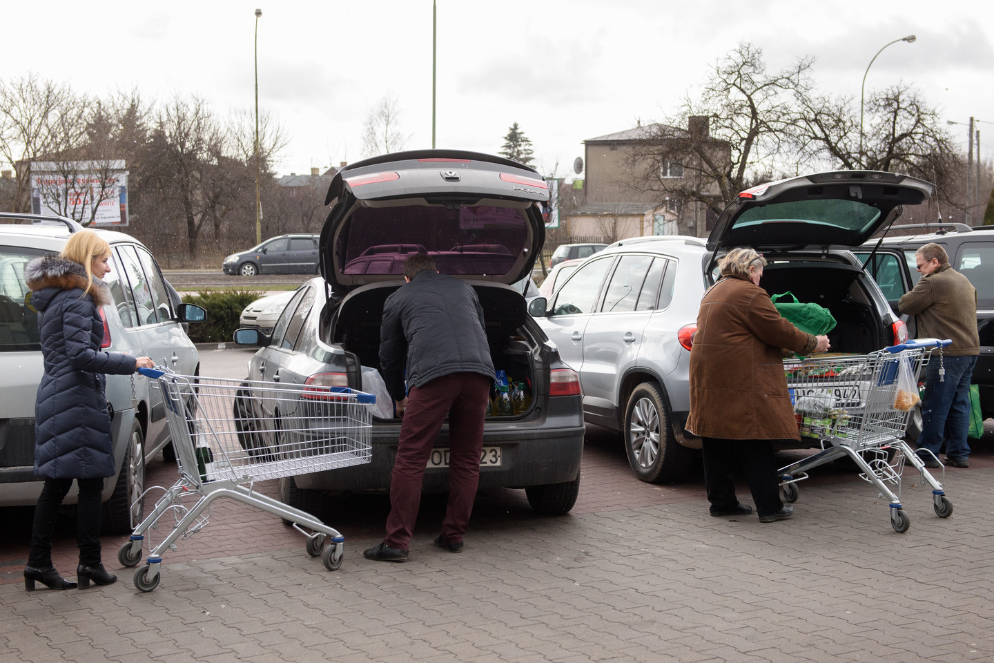 Perpus daugiau (54 proc.) – tiek išaugo prekių pardavimai per mėnesį, nuo tada, kai „Maxima“ paskelbė mažomis kainomis konkuruojanti ne tik su Lietuvoje, bet ir Lenkijoje veikiančiais prekybos milžinais „Biedronka“, „Tesco“, „Lidl“ ir „Kaufland“.