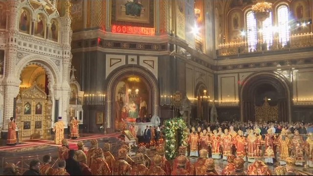 Tūkstančiai rusų plūsta į Kristaus Išganytojo katedrą Maskvoje, kad pamatytų Šv. Mikalojaus palaikus