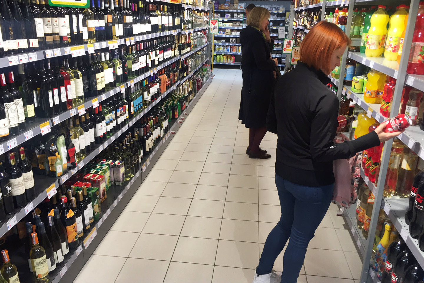 Seime svarstomos priemonės, numatančios, kad legaliai alkoholį vartoti būtų galima nuo 20, o ne nuo 18 metų. Taip pat planuojama trumpinti prekybos alkoholiu parduotuvėse laiką.