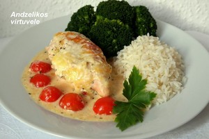 Greiti ir skanūs pietūs: vištienos krūtinėlė su pomidorais ir mocarela