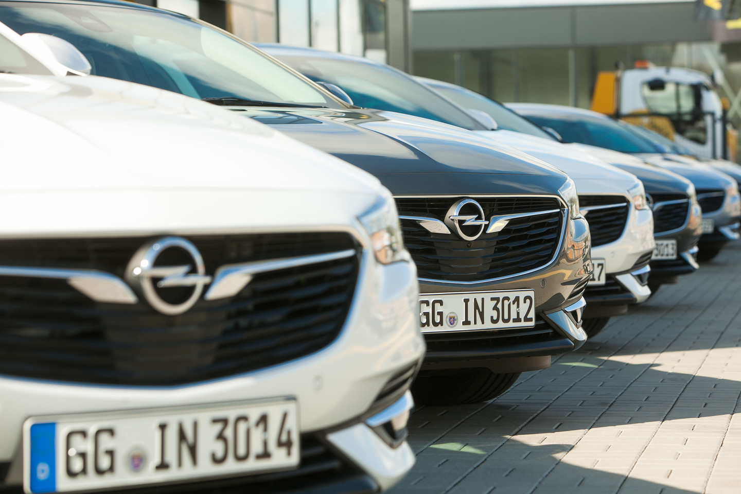 „Opel Insignia“ vėl bandys suvilioti pirkėjus, kurie iki šiol labiau žvalgėsi į „premium“ segmento modelius.<br>Organizatorių nuotr. 