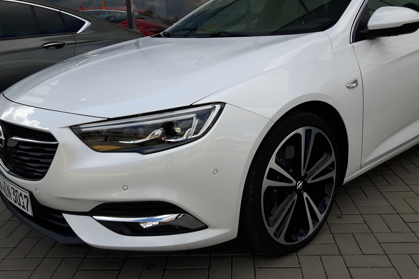 „Opel Insignia“ vėl bandys suvilioti pirkėjus, kurie iki šiol labiau žvalgėsi į „premium“ segmento modelius.<br>S. Rinkevičiaus nuotr.