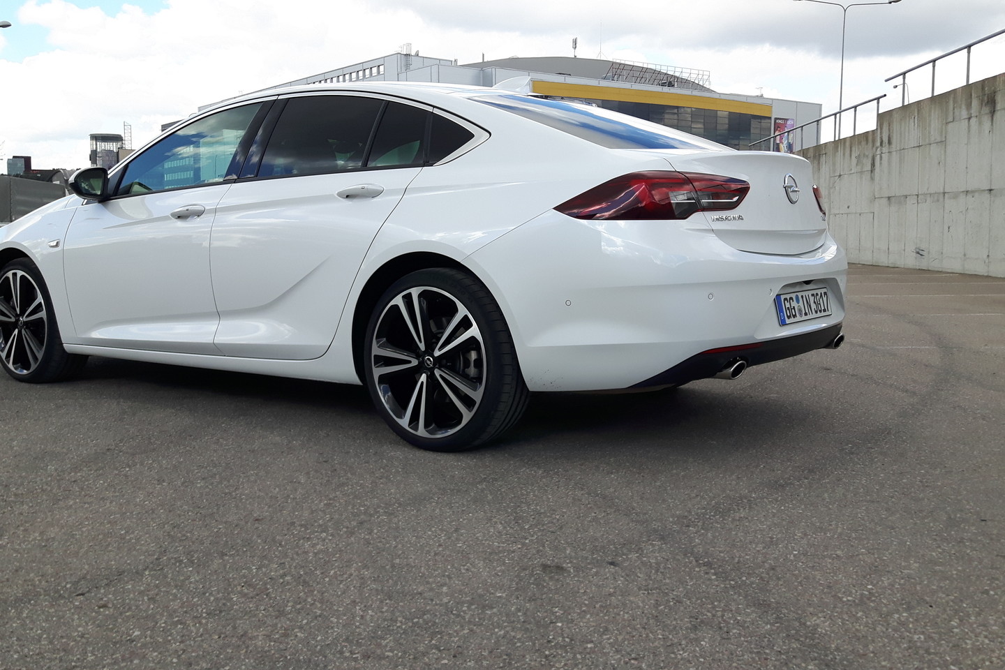 „Opel Insignia“ vėl bandys suvilioti pirkėjus, kurie iki šiol labiau žvalgėsi į „premium“ segmento modelius.<br>S. Rinkevičiaus nuotr.