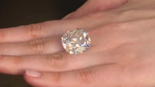 Neįtikėtina sėkmė: turguje už „grašius“ įsigytas žiedas moteriai atnešė aukso puodą