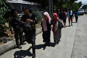 Rodrigo Duterte svarsto karo padėtį išplėsti visuose Filipinuose