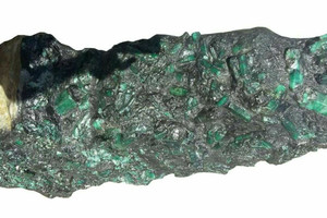 Radinys po žeme – 272 kilogramus sveriantis gigantiškas smaragdas