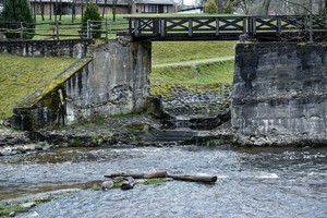 Užtvanką užsimojo griauti, o tiltą – palikti