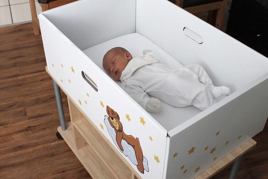 Nauja iniciatyva: socialinės rizikos šeimų kūdikiams dovanos dėžes