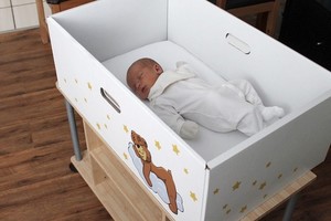 Nauja iniciatyva: socialinės rizikos šeimų kūdikiams dovanos dėžes