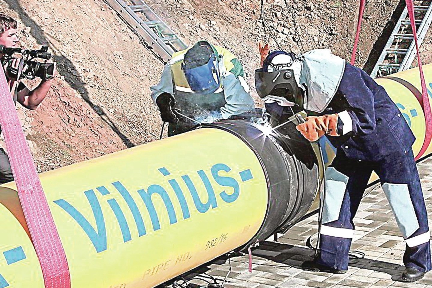 SGD terminalo dujotiekio trasos servitutas numatytas po 50 metrų į abi puses.
