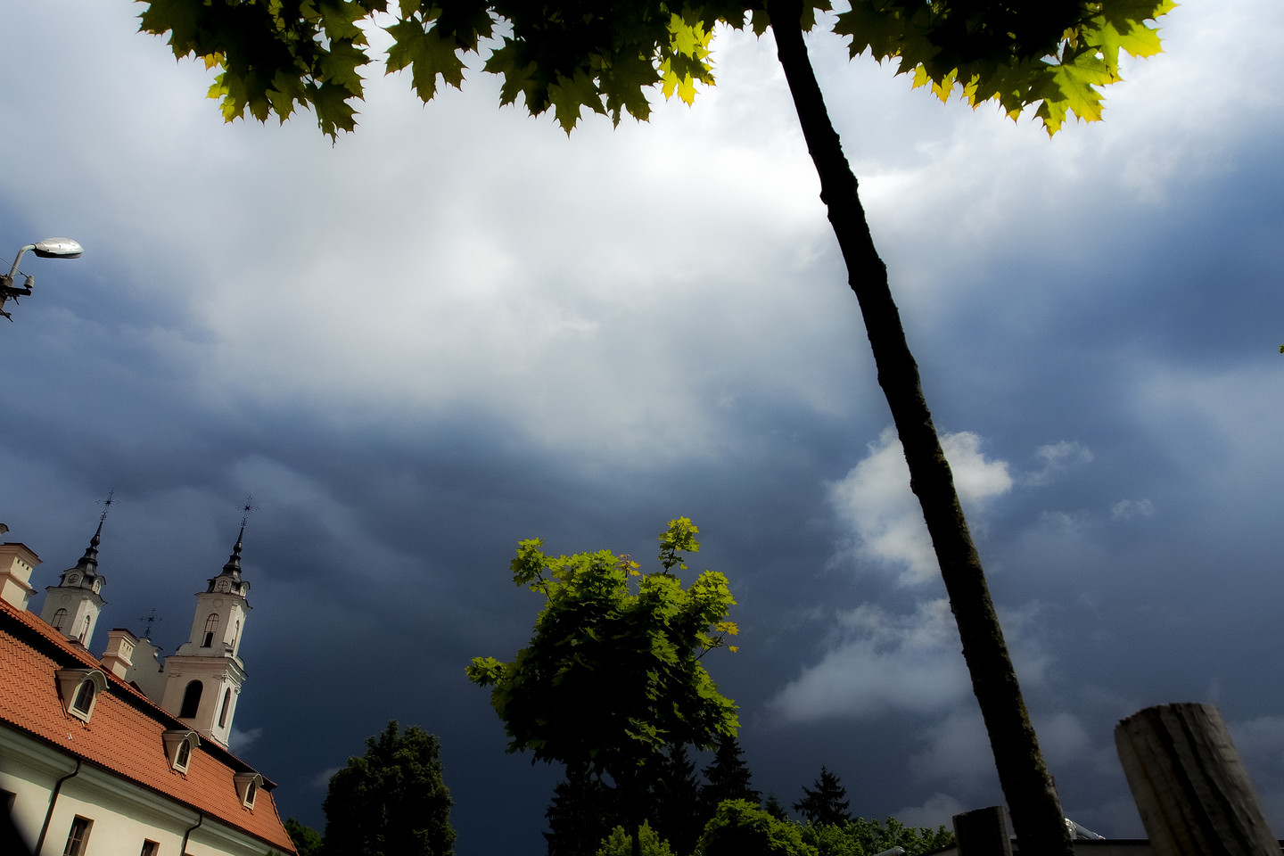 Orai atvės, atslinks ir lietaus debesys.
