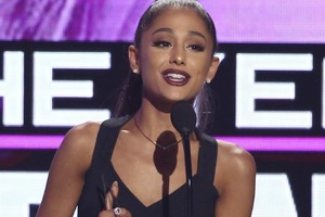 Ariana Grande po išpuolio Mančesteryje sustabdė gastroles