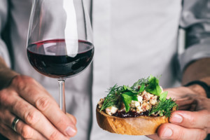 Vietiniai produktai ir vynas sugrįžta ant lietuvių stalo