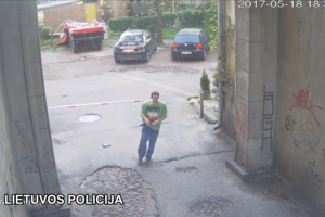 Policija surado sprogmenį į Baltarusijos ambasados kiemą metusį piktadarį