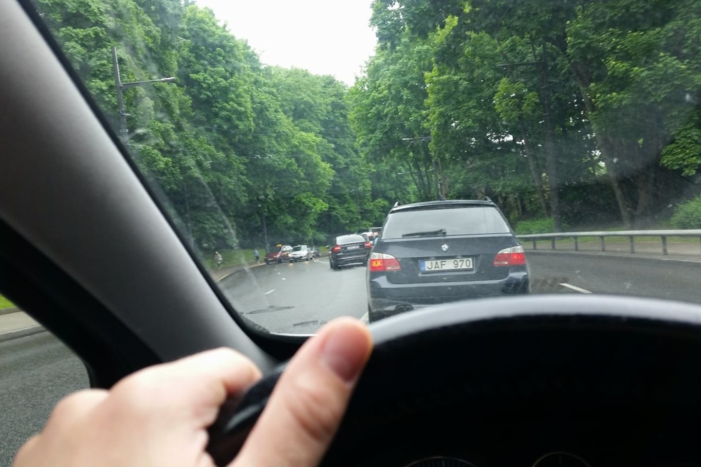 Parodos gatvėje - nelaimė. Susidūrus automobiliams ir dviračiui, sužalotas pastarojo vairuotojas.