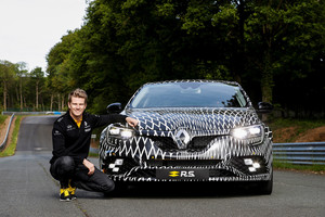 Nico Hulkenbergas Monake „Formulės-1“ bolidą iškeitė į naująjį „Renault Megane R.S.“