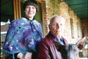 Politiko Aloyzo Sakalo žmona nebadauja, bet norėtų kelti sparnus iš tėvynės