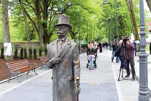 Net grafienę nustebino atnaujinta grafų alėja