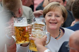 Vokietijoje Angelos Merkel konservatyviojo bloko pirmavimas stiprėja nuomonių apklausose