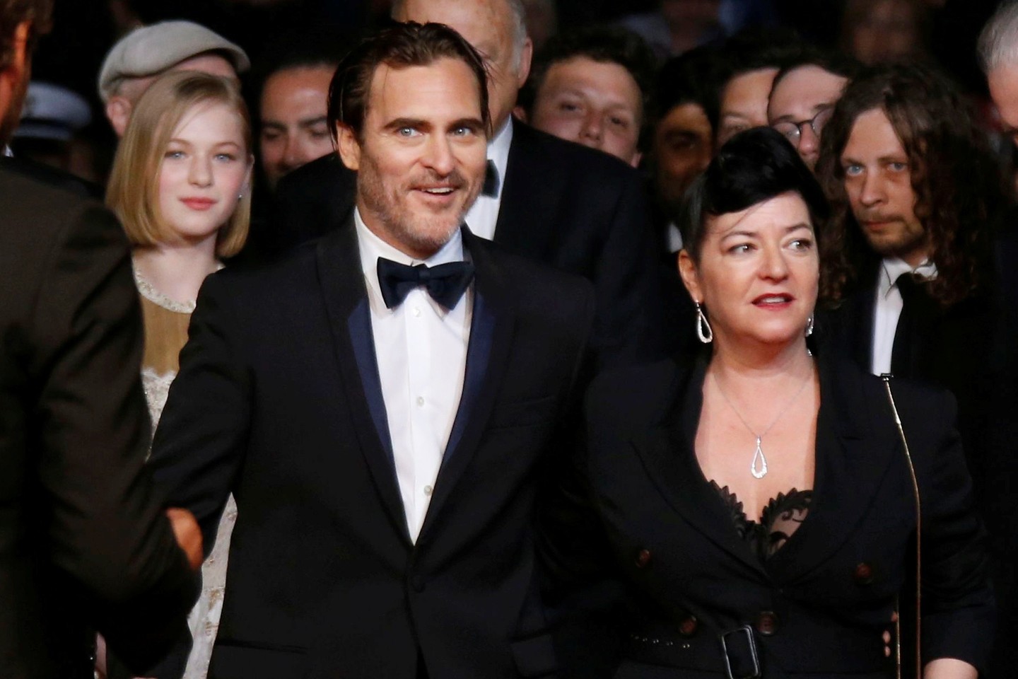  Pretendentai į Kanų kino festivalio apdovanojimus - režisierė L.Ramsay ir aktorius J. Phoenixas.  <br> Reuters nuotr.