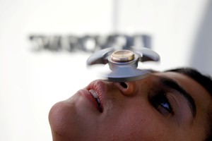 Fizikas paaiškino, kodėl „Fidget spinner“ suktukai žmonėms taip patinka