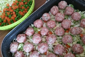 Kiaulienos kukuliai su daržovėmis priminė balandėlius. Tik daug paprasčiau