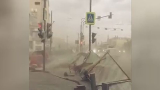 Stiprus uraganas nusiaubė Maskvą: žuvo mažiausiai 11 žmonių