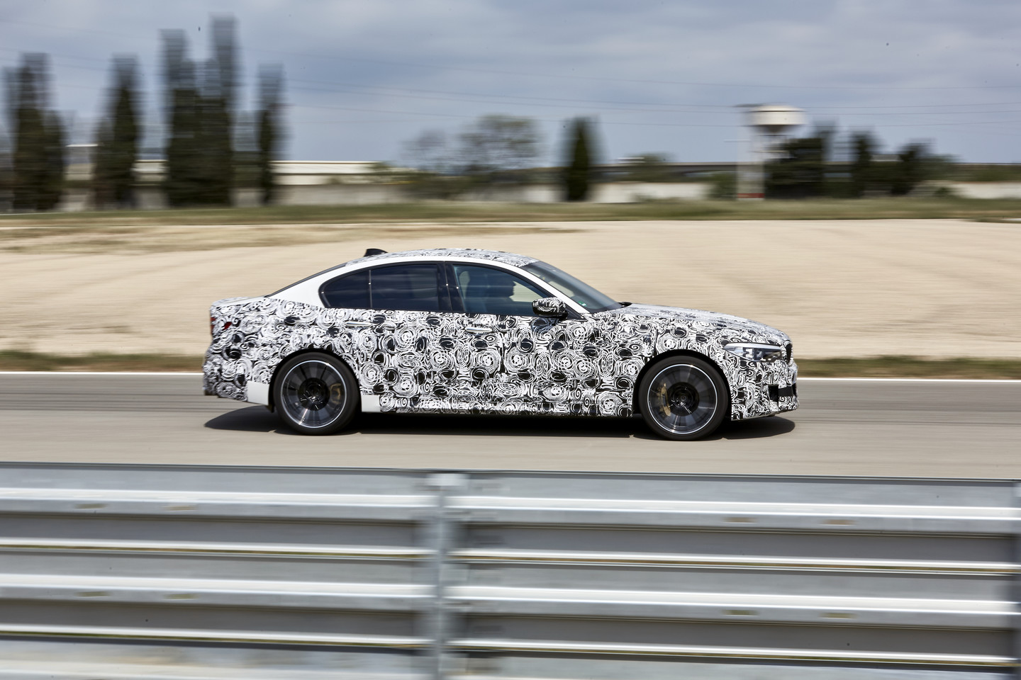 Naujos kartos BMW M5 vėl stebins įspūdingomis techninėmis charakteristikomis.<br>Gamintojo nuotr.
