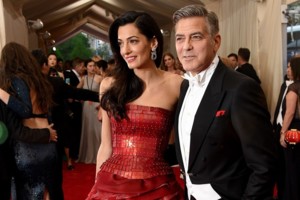 Netrukus tėvu tapsiantis George'as Clooney praleis savo paties įkurtų apdovanojimų ceremoniją
