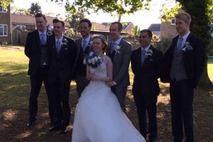 Nevaikštanti mergina per vestuves visus privertė verkti