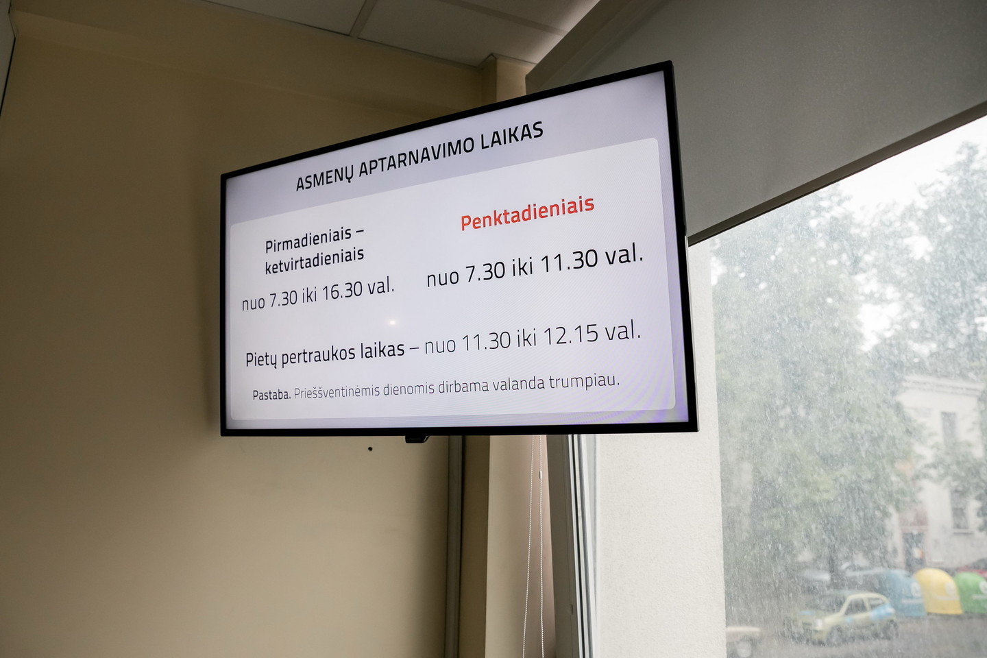 Nuo birželio 1-osios dienos panaikinus lengvatinį 9 proc. PVM tarifą šildymui ir pradėjus taikyti įprastą 21 proc. PVM, išaugs ne tik šildymo kainos, bet, kaip prognozuojama, būsto šildymo išlaidų gavėjų skaičius per mėnesį Vilniuje padvigubės ir nuo maždaug 11 000–12 000 šoktels iki 22 000–23 000. <br> Vilniaus savivaldybės nuotr.