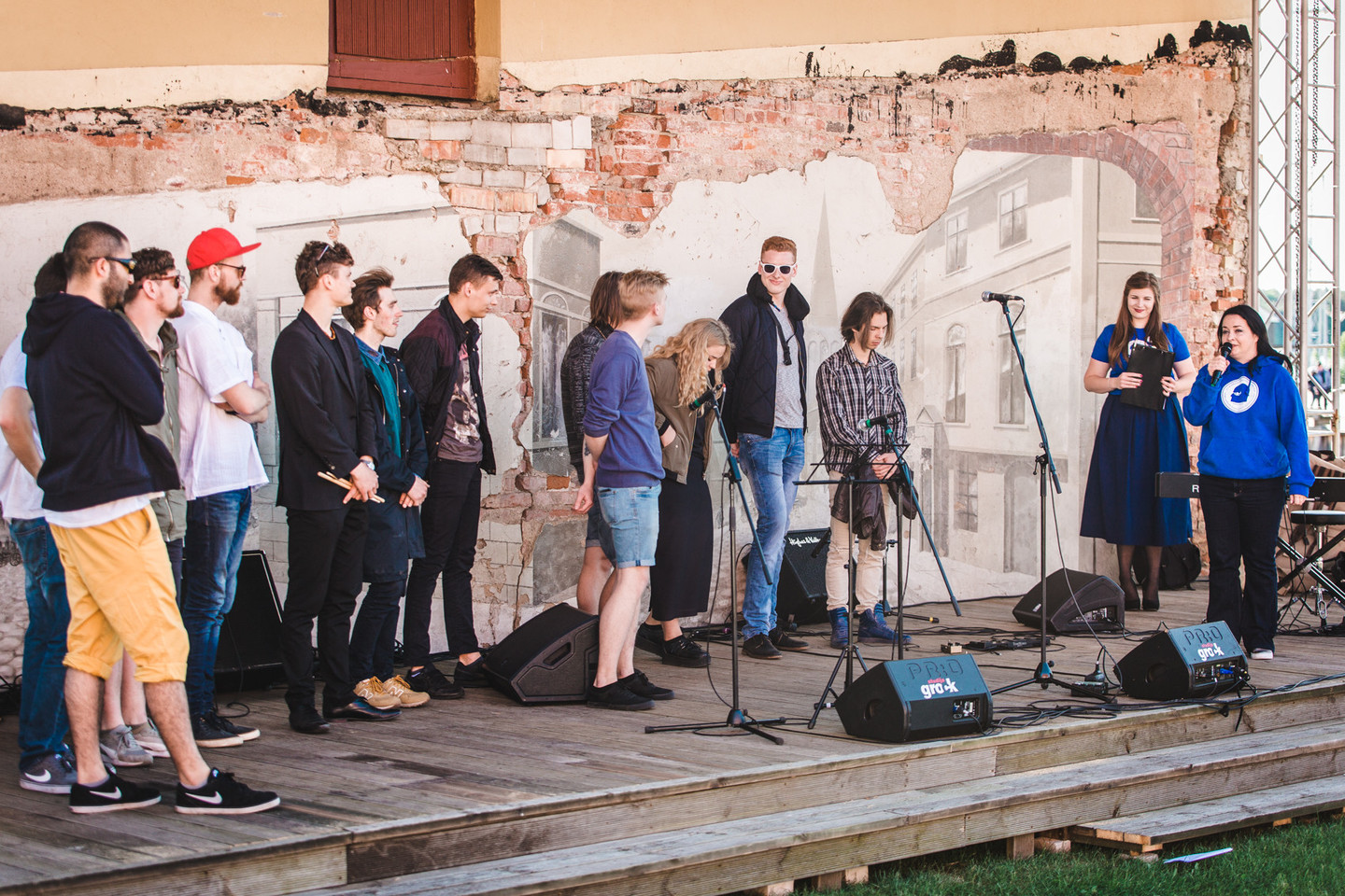 Pirmadienį ir antradienį restorano „Pilies uostas“ lauko terasos scenoje susirungė beveik dvi dešimtys geriausių, į grupes susibūrusių jaunų muzikantų iš Lietuvos.