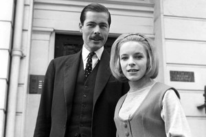 Turtuolių dramos: lordo žmona atskleidė kraupias gyvenimo detales