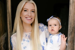 Erika Purauskytė su dukra Vasara pasipuošė vienodomis suknelėmis: „Neišvengiamai priėjau tą etapą“