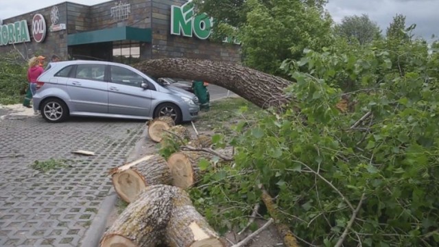 Trečiadienio pavakare Vilniuje pakilęs stiprus vėjas pridarė žalos