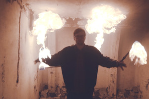 Pristatytas Shamano klipas, kuriame atlikėjas rizikavo sudegti