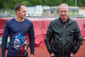 Aleksandras Pogrebnojus ir toliau puošia sportininkus – sukūrė aprangą bėgikams