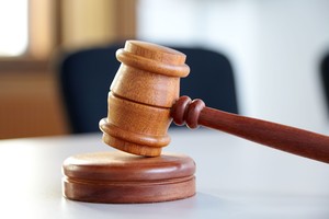 Rusijos milijardierių išdavusi sutuoktinė panoro iš jo atimti ir turtus