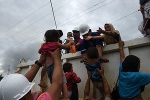 Filipinuose vaikus gelbėja teroristų nebijantys savanoriai