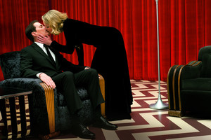 Po ketvirčio amžiaus sugrįžusiame „Tvin Pykso miestelyje“ – tie patys aktoriai 